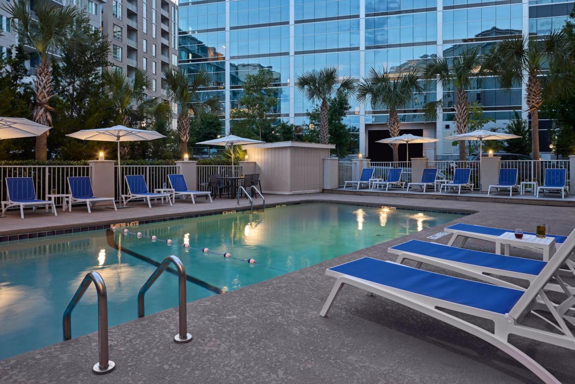 Holiday Inn Express & Suites Charleston Dwtn -Westedge By Ihg Exterior foto